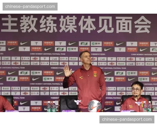 萨索洛新帅首次亮相发布会，称球队目标仍是留在意甲