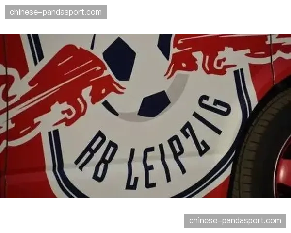 战术板:图解RB莱比锡4-2-2-2阵型如何通过前场四人组实现高效压迫 战术板:图解RB莱比锡4-2-2-2阵型如何通过前场四人组实现高效压迫