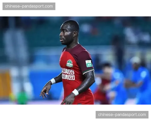 大连英博阿奇姆彭单刀中柱，球队仍3-0完胜浙江